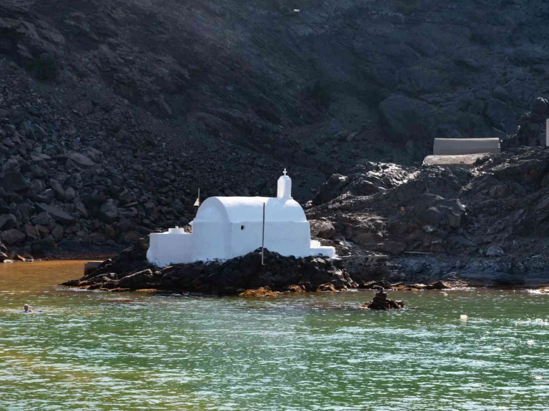 Noleggiare una Targa 46 a Santorini Port