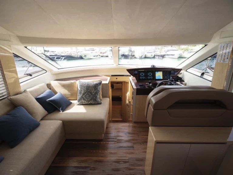 Noleggiare una Bénéteau Monte Carlo Yacht 66 a Castellammare di Stabia