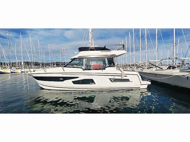 Noleggio Barca a motore Jeanneau con patente nautica