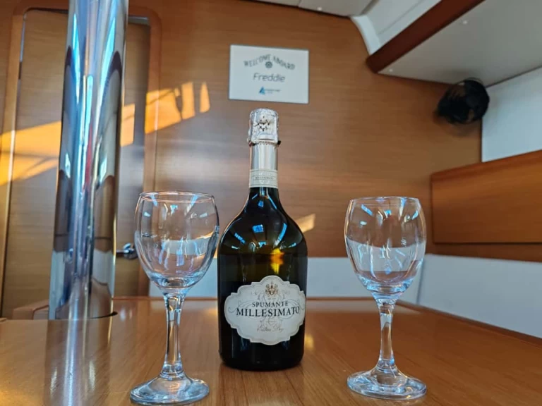 Noleggio barche Jeanneau Sun Odyssey 389 a Drage su Samboat