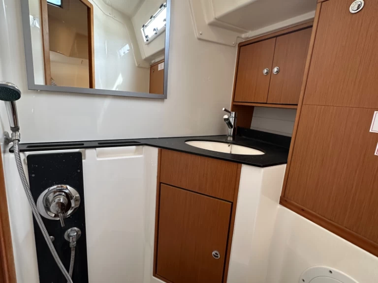 Barca a vela a noleggio a Sukošan al miglior prezzo