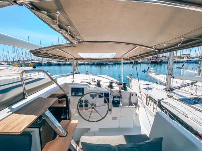 Fountaine Pajot Lucia 40 da affittare a  Pola