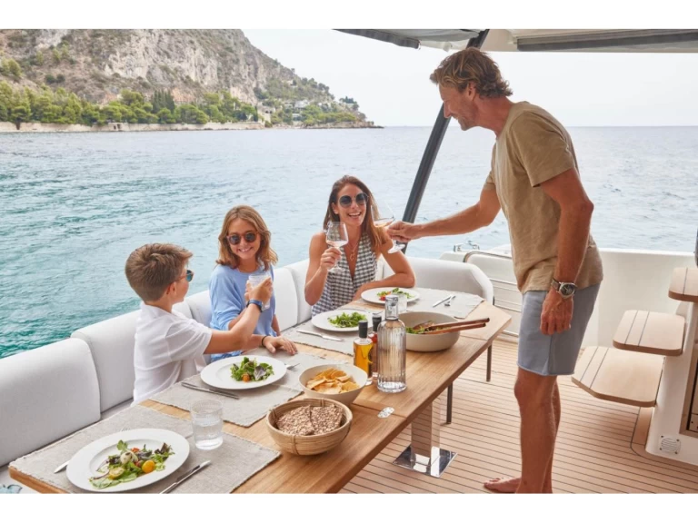 Noleggio Barca a motore a Capo d'Orlando – Prestige Prestige M48