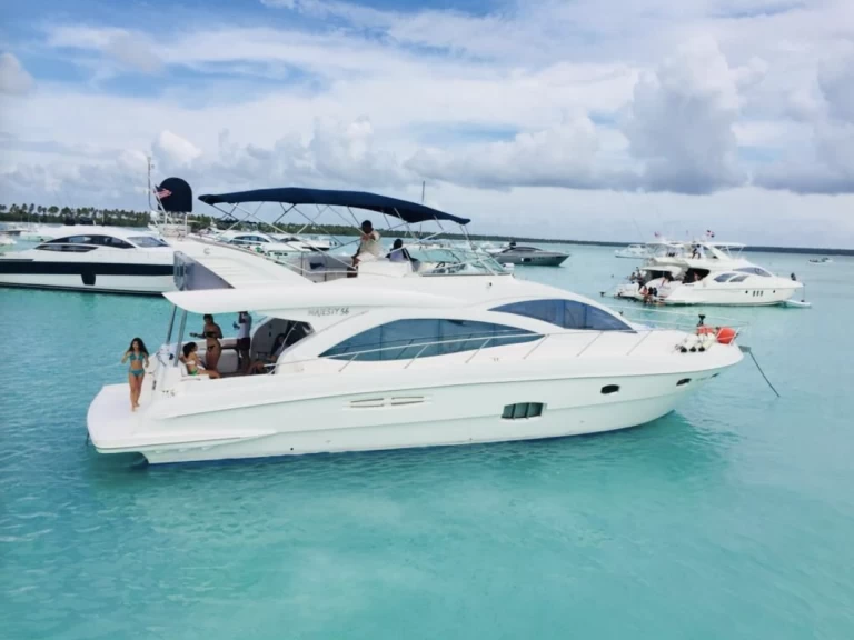 Noleggio Barca a motore con o senza skipper Azimut a La Romana