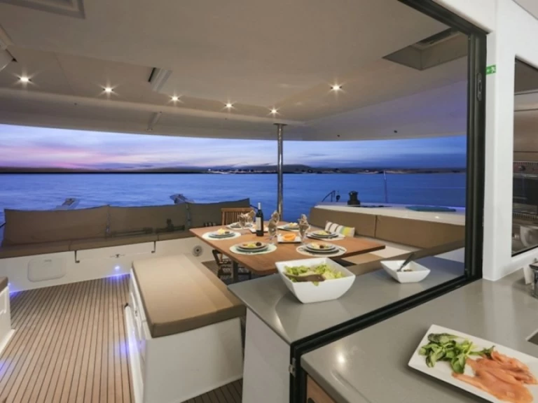 Noleggio Catamarano Fountaine Pajot con patente nautica