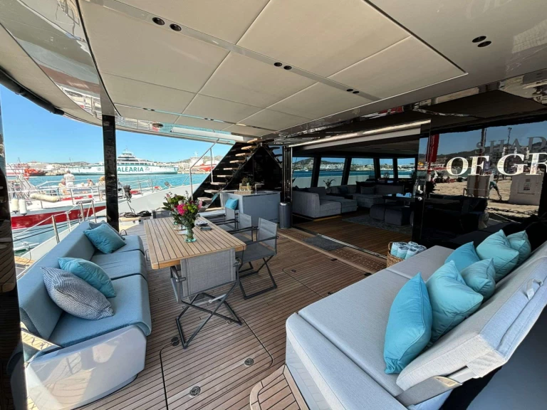 Noleggio Yacht di lusso a Sardegna – Sunreef SHADES OF GREY