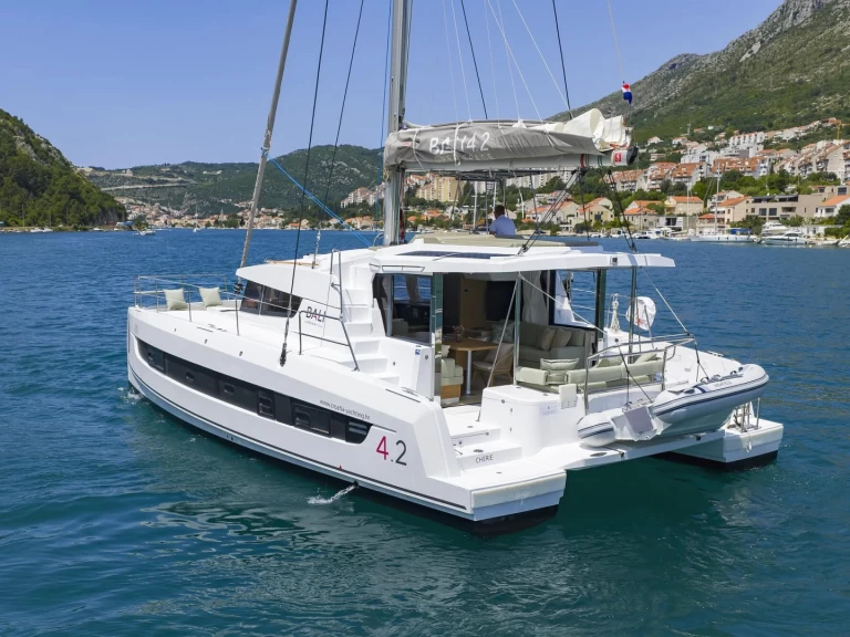 Noleggio Catamarano Bali con patente nautica