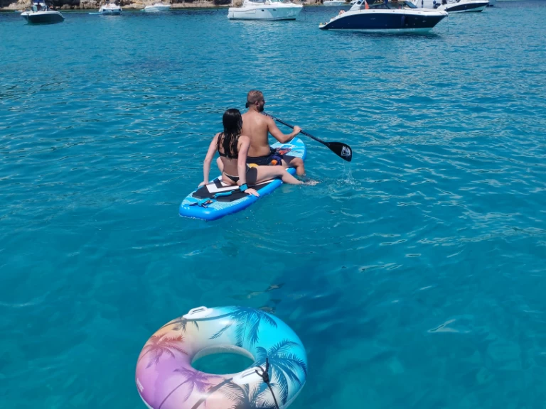 Noleggiare una Ferretti Ferretti 36 a Cannes