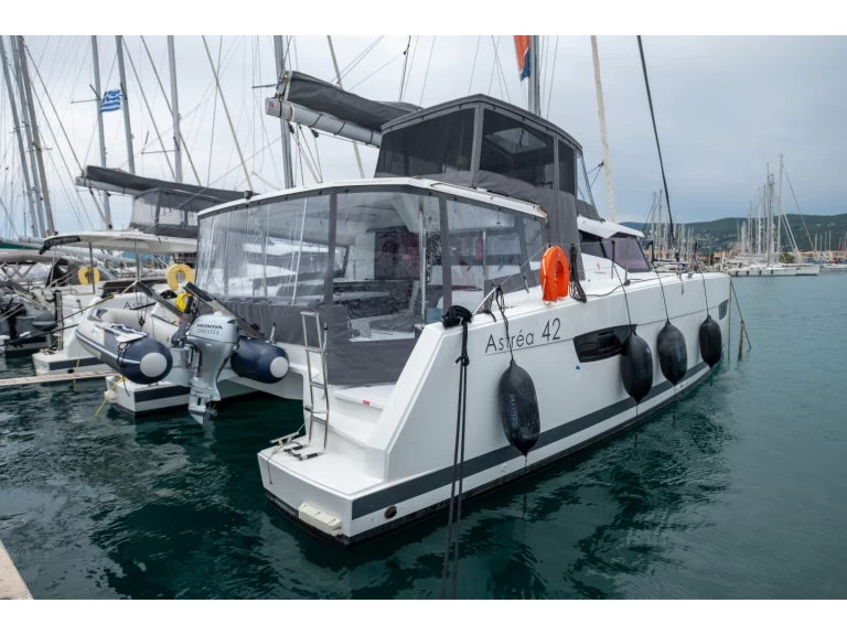 Noleggio Catamarano Fountaine Pajot con patente nautica