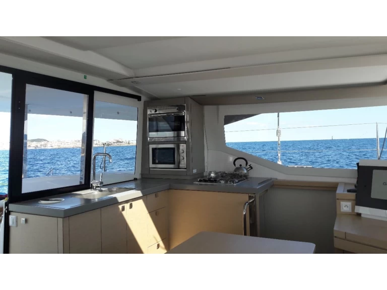 Noleggio Catamarano con o senza skipper Fountaine Pajot a Palamós
