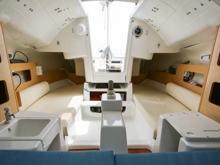 Noleggio Barca a vela Bénéteau con patente nautica