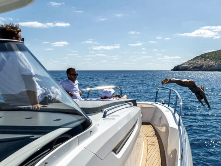 Noleggio Barca a motore Nimbus con patente nautica