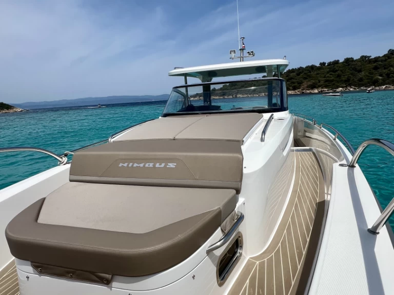 Noleggiare una Nimbus T11 a Níkiti