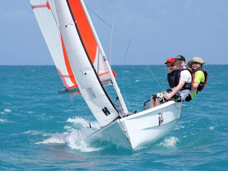 Barca a vela a noleggio a Carnac al miglior prezzo