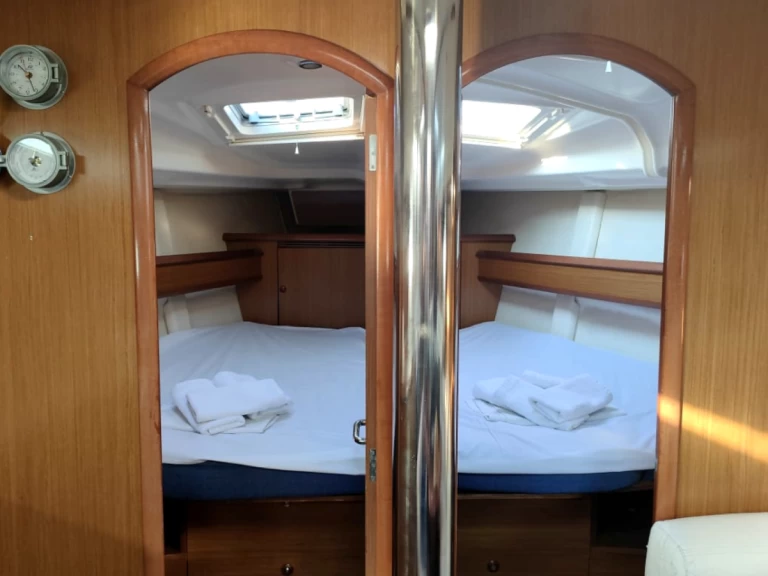 Noleggio Barca a vela Jeanneau con patente nautica