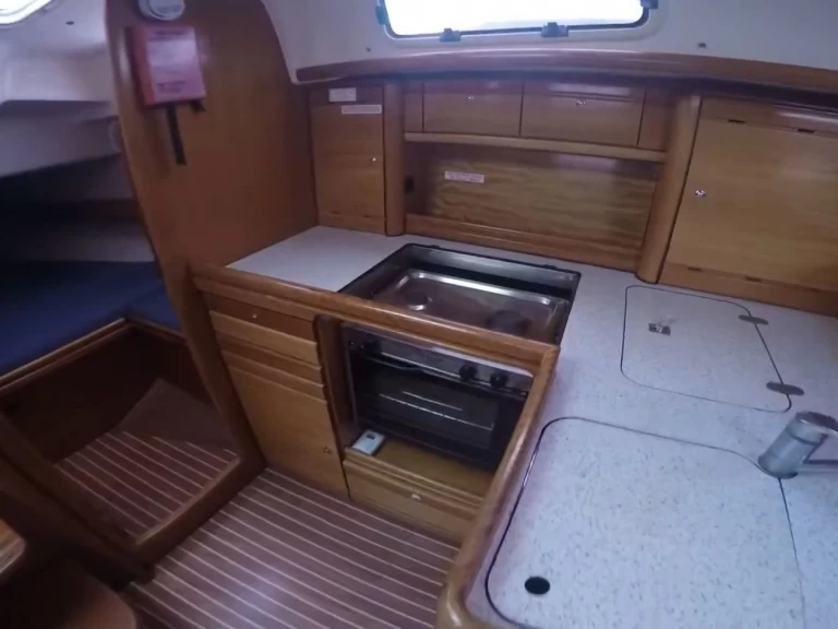 Noleggio Barca a vela con o senza skipper Bavaria a Nikiána