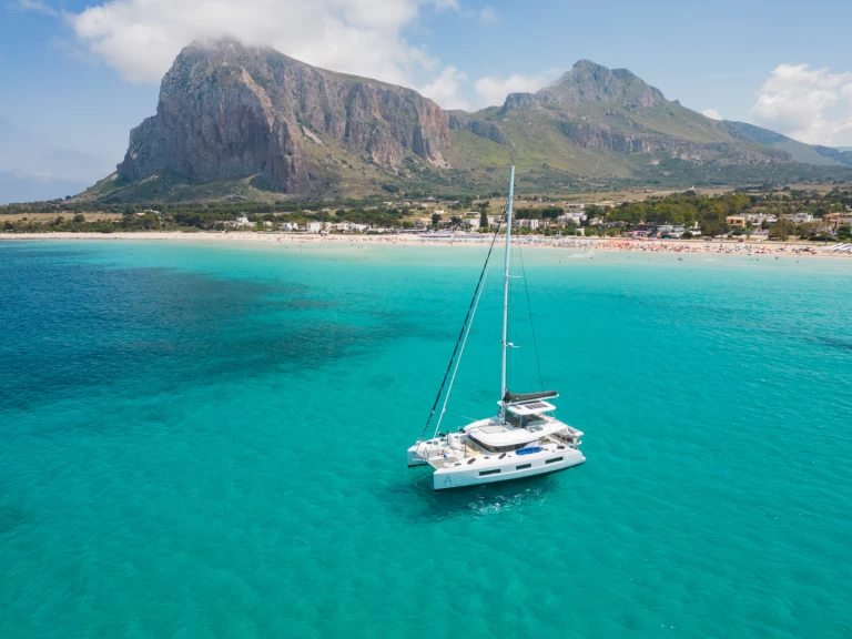 Noleggiare una Lagoon Lagoon 55 a Capo d'Orlando