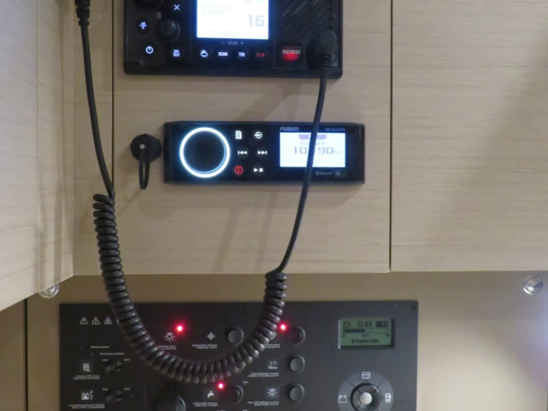 Noleggiare una Bénéteau Oceanis 38 a Procida