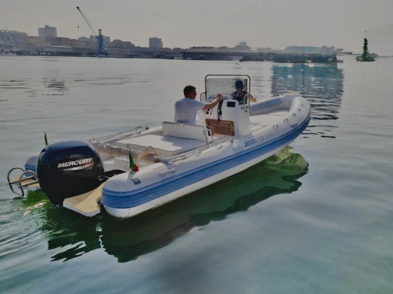 Joker Boat Coaster 650 da affittare a  Torre Annunziata