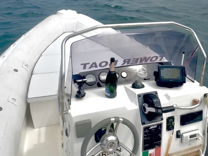 Noleggio Gommone a Torre Annunziata – Joker Boat Clubman 26