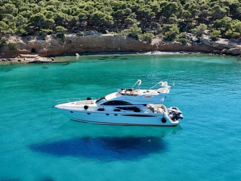 Noleggio barche Fairline Phantom 50 a Glyfáda su Samboat