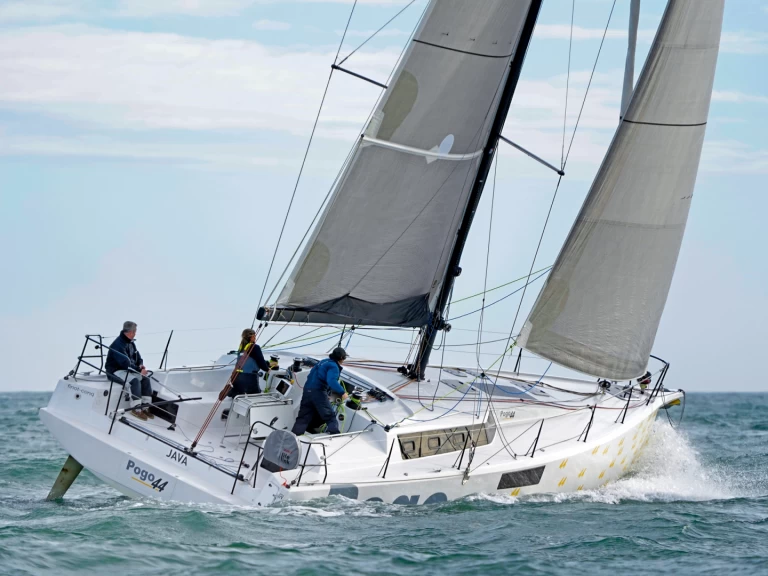 Noleggio barche Pogo Structures Pogo 44 a La Trinité-sur-Mer su Samboat