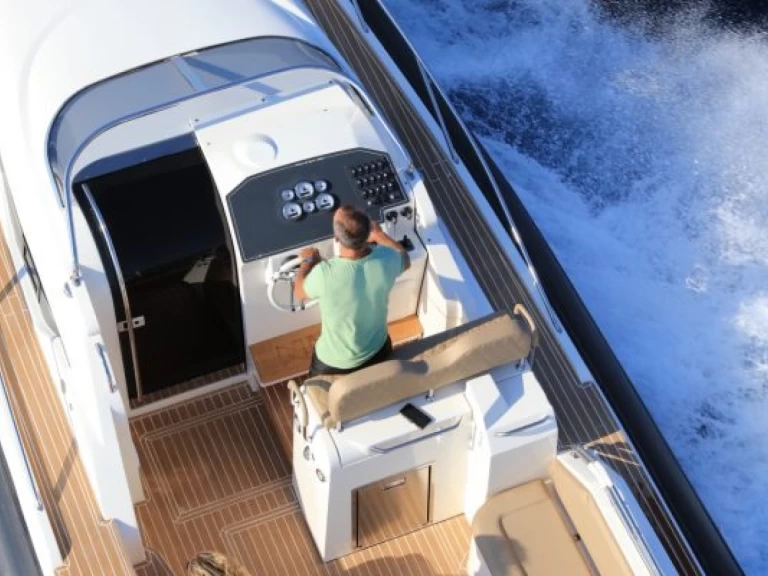 Noleggio Gommone Nuova Jolly con patente nautica