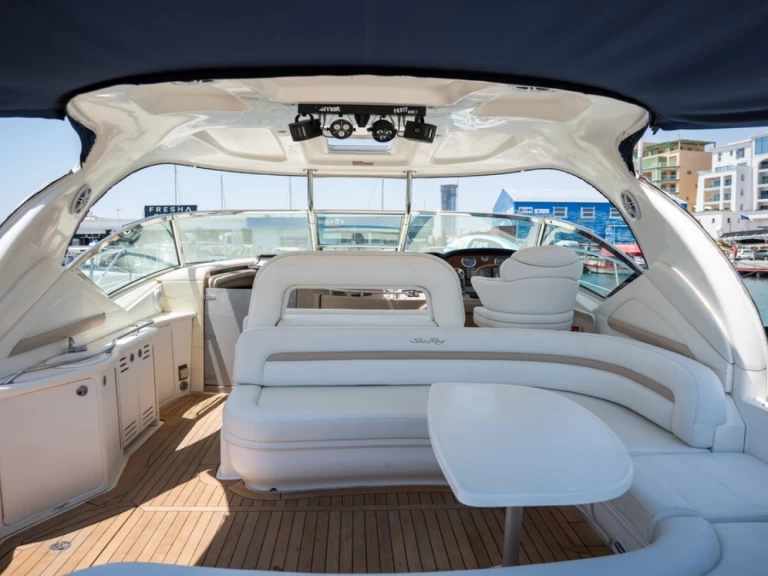 Noleggio Barca a motore Sea Ray con patente nautica