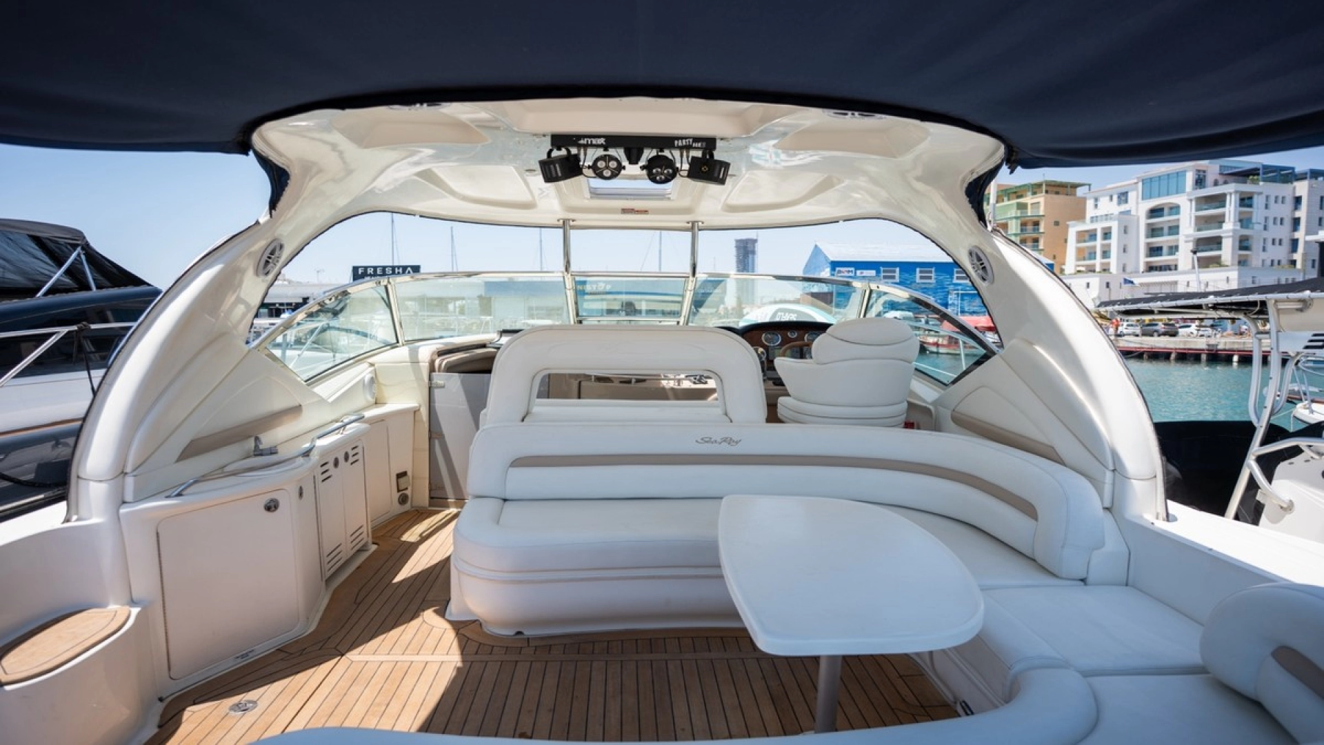 Noleggio Barca a motore Sea Ray con patente nautica