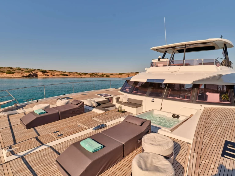 Noleggio Yacht di lusso Fountaine Pajot con patente nautica