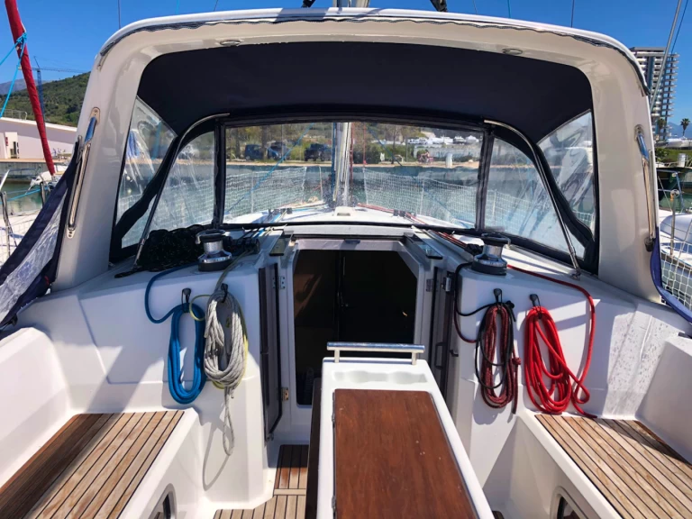 Noleggiare una Bénéteau Oceanis 38 a Salerno