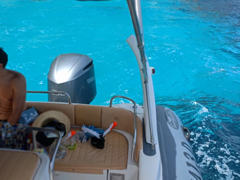 Noleggiare una Nuova Jolly King 750 a Cala Gonone