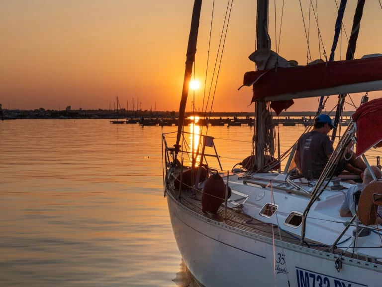 Noleggio Barca a vela con o senza skipper Dufour a Bari