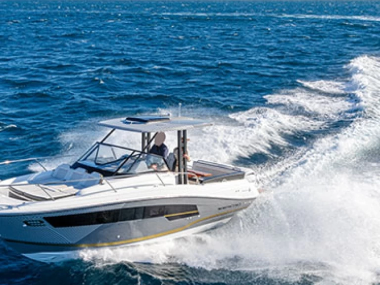 Noleggiare una Jeanneau Cap Camarat 9.0 WA a La Spezia