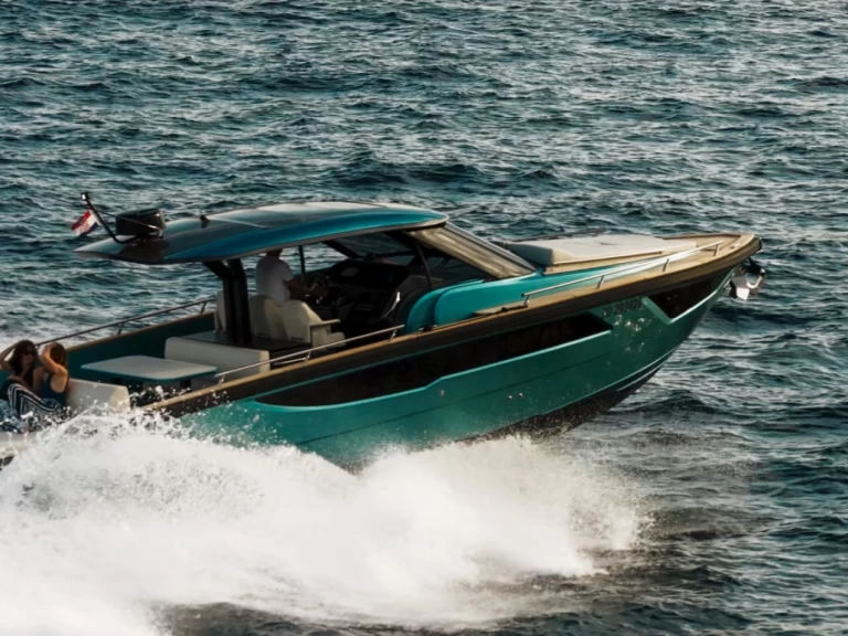 Noleggio Yacht di lusso FORZA con patente nautica