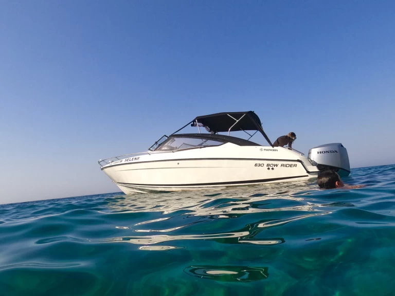 Noleggio Gommone a Latchi – Parker 630 bowrider 