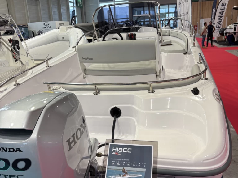 Noleggio Barca a motore con o senza skipper 4XC a San Fiorenzo