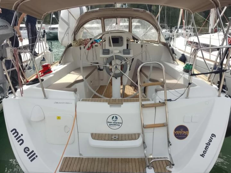 Noleggio barche Jeanneau Sun Odyssey 33i a Gouviá su Samboat