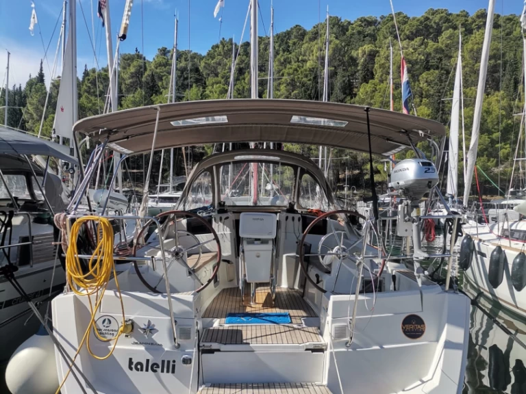 Noleggio Barca a vela Jeanneau con patente nautica