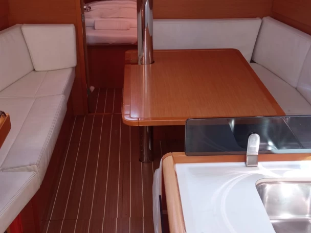 Noleggiare una Jeanneau Sun Odyssey 379 a Gouviá