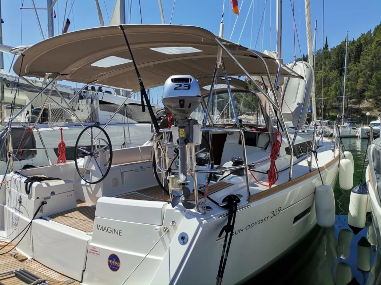 Noleggio barche Jeanneau Sun Odyssey 389 a Gouviá su Samboat