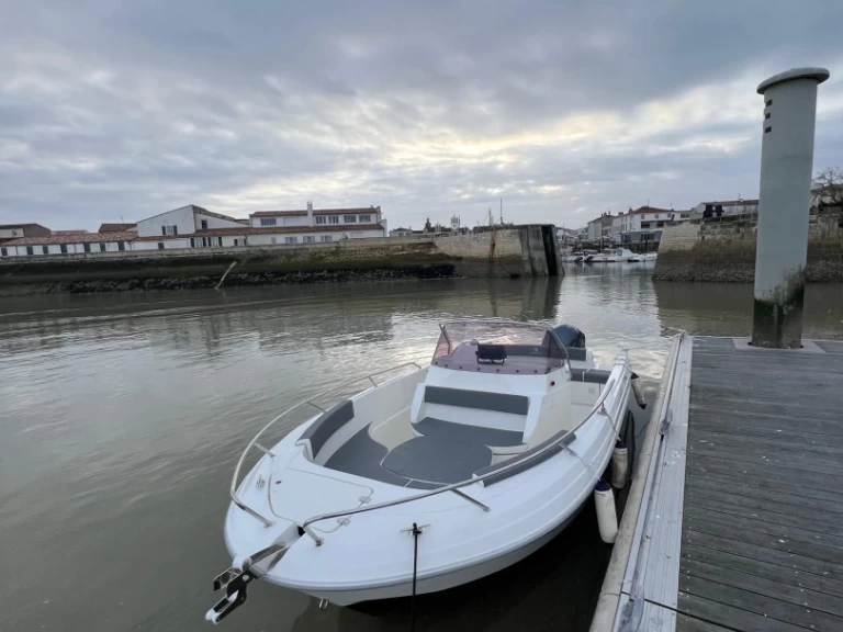 Noleggiare una Pacific Craft Pacific Craft 670 a La Flotte