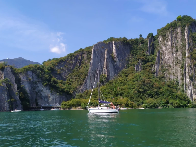 Noleggiare una cantiere archetti Motoscafo a Lovere