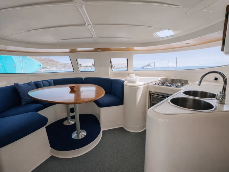 Catamarano a noleggio a Porroig al miglior prezzo