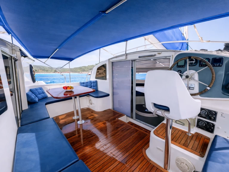 Noleggiare una Fountaine Pajot Athena 38 a Porroig