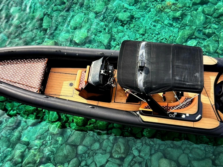 Gommone a noleggio a Parikia al miglior prezzo