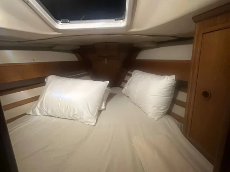 Noleggiare una Dromor Apollo 12 a Atene