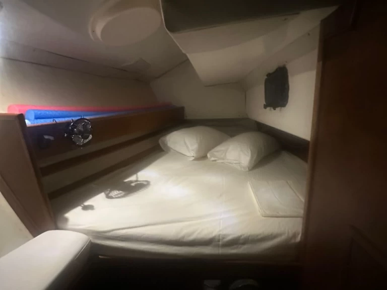 Noleggio barche Atene economico Apollo 12