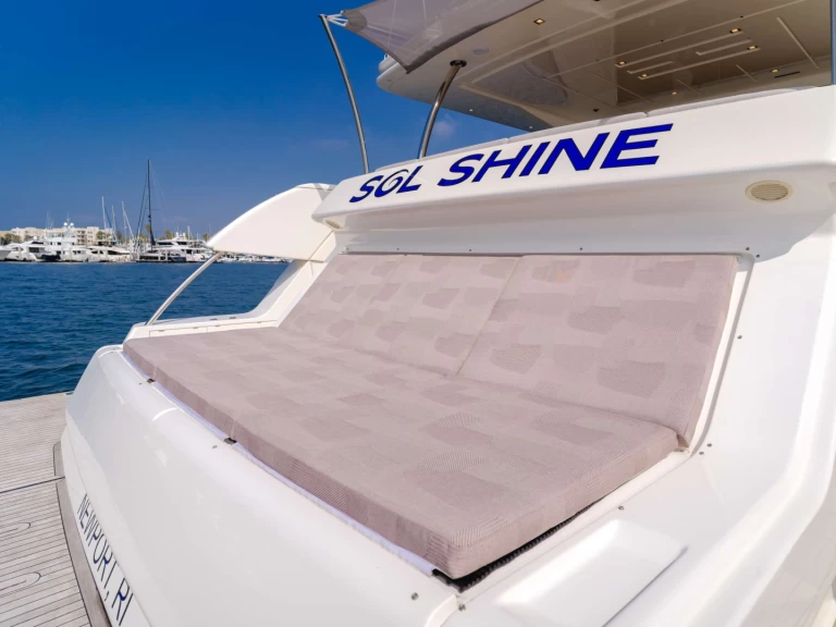 Noleggio Yacht di lusso Ferretti con patente nautica