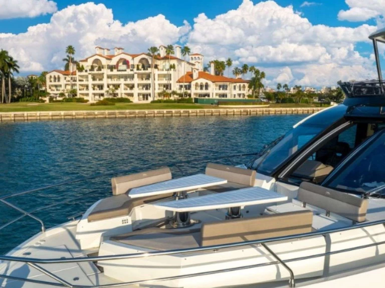 Noleggio Yacht di lusso a Miami Beach – Galeon Seven Seas